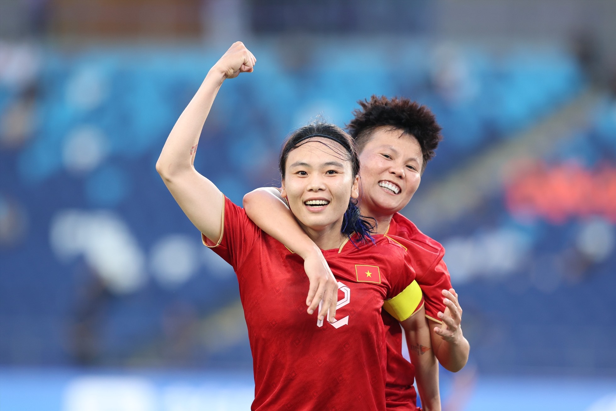 Phạm Hải Yến và Bích Thuỳ ghi bàn thắng cho đội tuyển nữ Việt Nam. Ảnh: Linh Hoàng