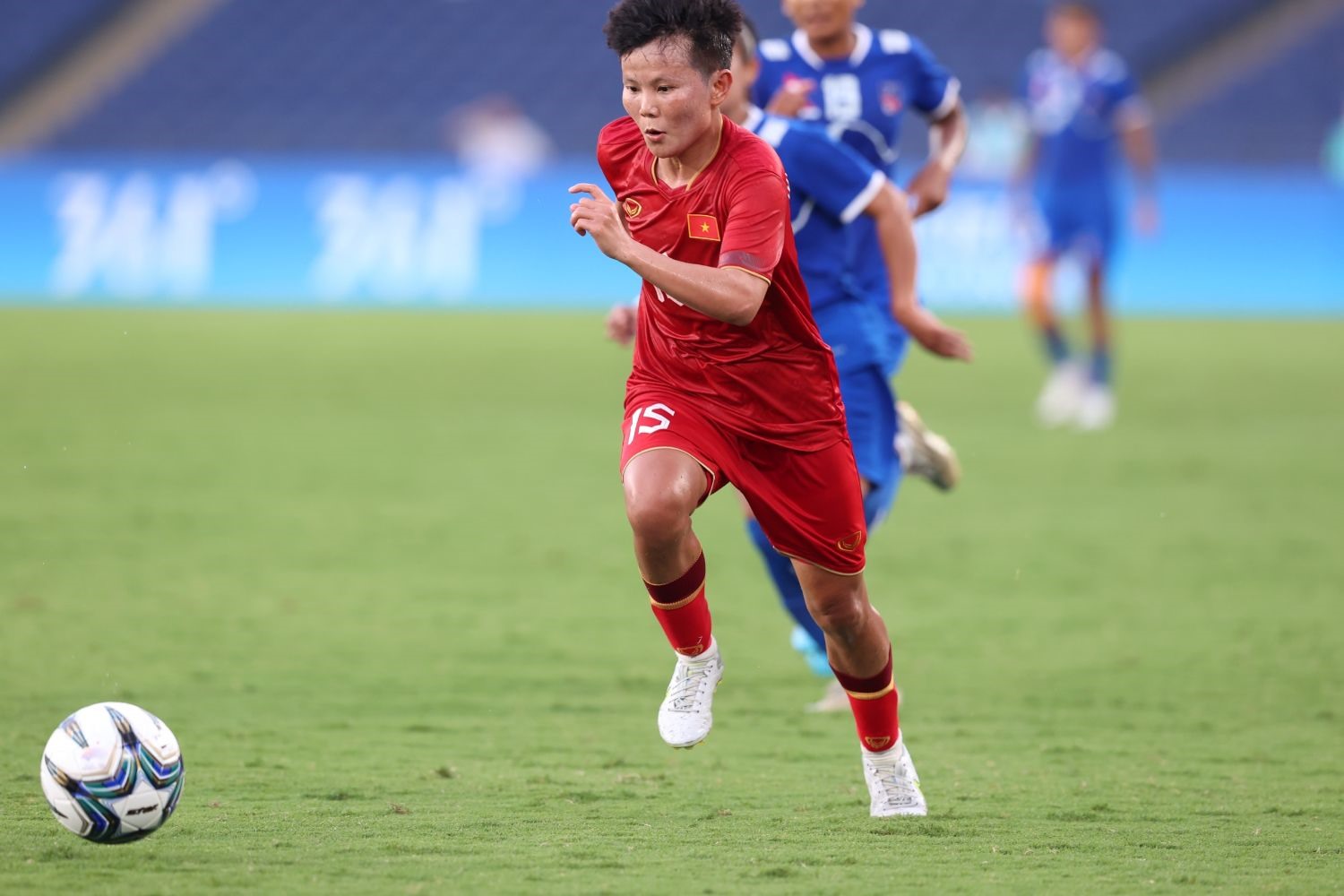 Đội tuyển nữ Việt Nam kiểm soát tốt thế trận trước Nepal. Ảnh: Linh Hoàng