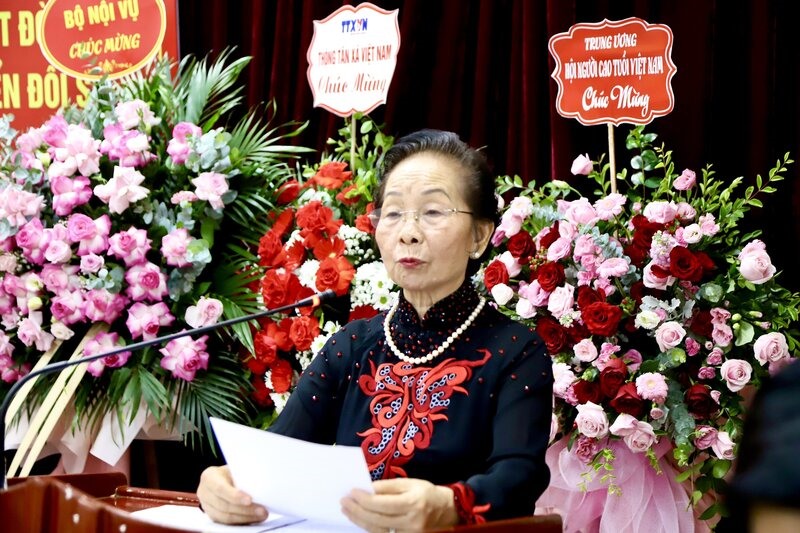 GS. TS Nguyễn Thị Doan, Chủ tịch Hội Khuyến học Việt Nam phát biểu tại buổi lễ.