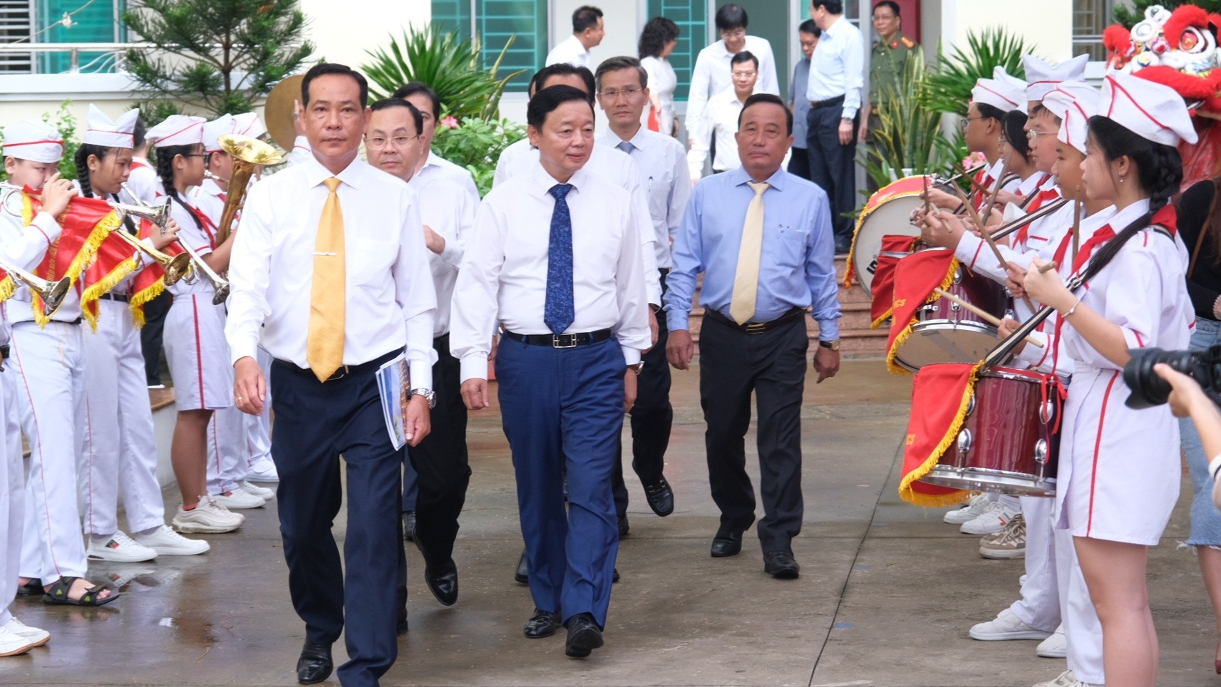 Phó Thủ tướng Chính phủ Trần Hồng Hà dự lễ khai giảng tại trường THCS Đoàn Thị Điểm, quận Ninh Kiều (TP Cần Thơ). Ảnh: Phong Linh