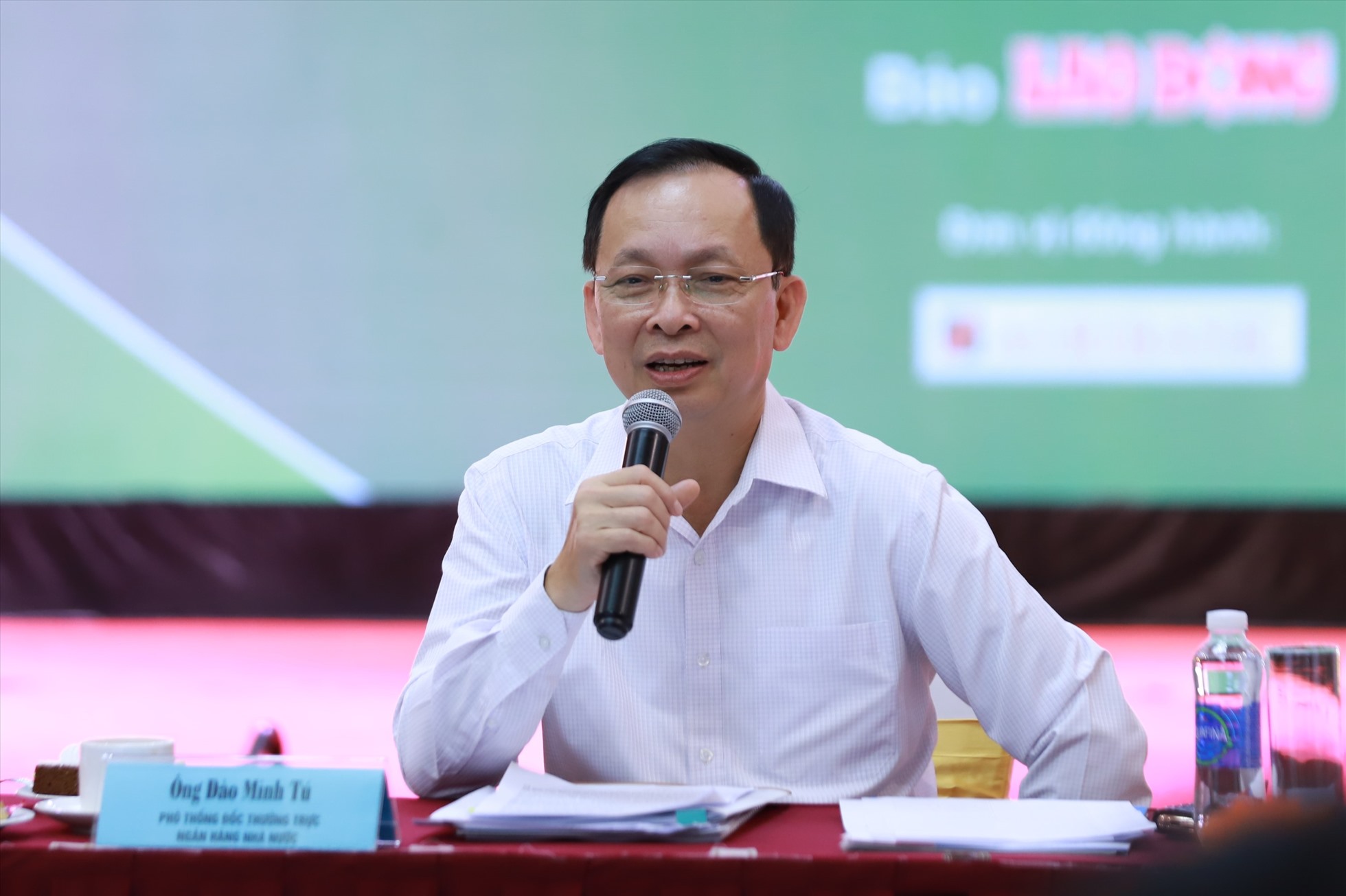Phó Thống đốc thường trực Ngân hàng Nhà nước - ông Đào Minh Tú phát biểu tại hội thảo.