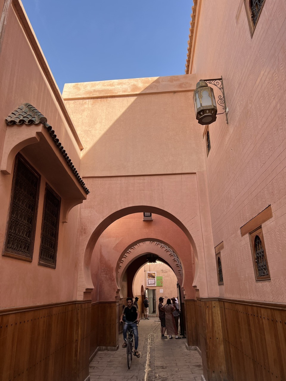 Nhịp sống yên bình trong phố cổ Medina, Marrakech, Morocco trước thảm họa.