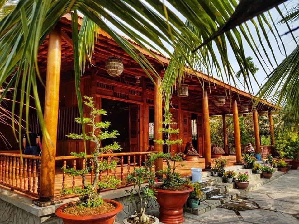 Căn nhà dựng từ hàng nghìn cây dừa thu hút khách ở Vĩnh Long. Ảnh: Nhà dừa Cocohome