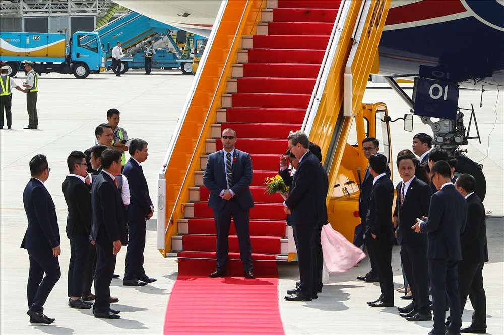 Khoảng 10 giờ 35 sáng nay 10/11, Thủ tướng Canada Justin Trudeau đã đặt chân xuống sân bay Đà Nẵng, tham dự Tuần lễ cấp cao APEC 2017 nhưng lực lượng mật vụ Canada đã có mặt từ trước đó một tiếng để đón đoàn.