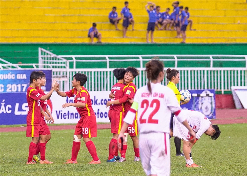 Các cô gái TPHCM II cũng đã giành chiến thắng trước Hà Nội II, một ngày toàn thắng cho bóng đá nữ TPHCM trước đại diện bóng đá nữ Thủ đô.