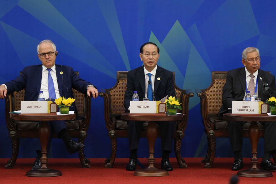 Chủ tịch nước Trần Đại Quang (giữa) - Chủ tịch Hội nghị Cấp cao APEC 2017 - chủ trì Phiên toàn thể Đối thoại giữa các nhà Lãnh đạo kinh tế APEC với Hội đồng Tư vấn kinh doanh APEC (ABAC), diễn ra tại Đà Nẵng chiều 10.11. Ảnh: TTXVN