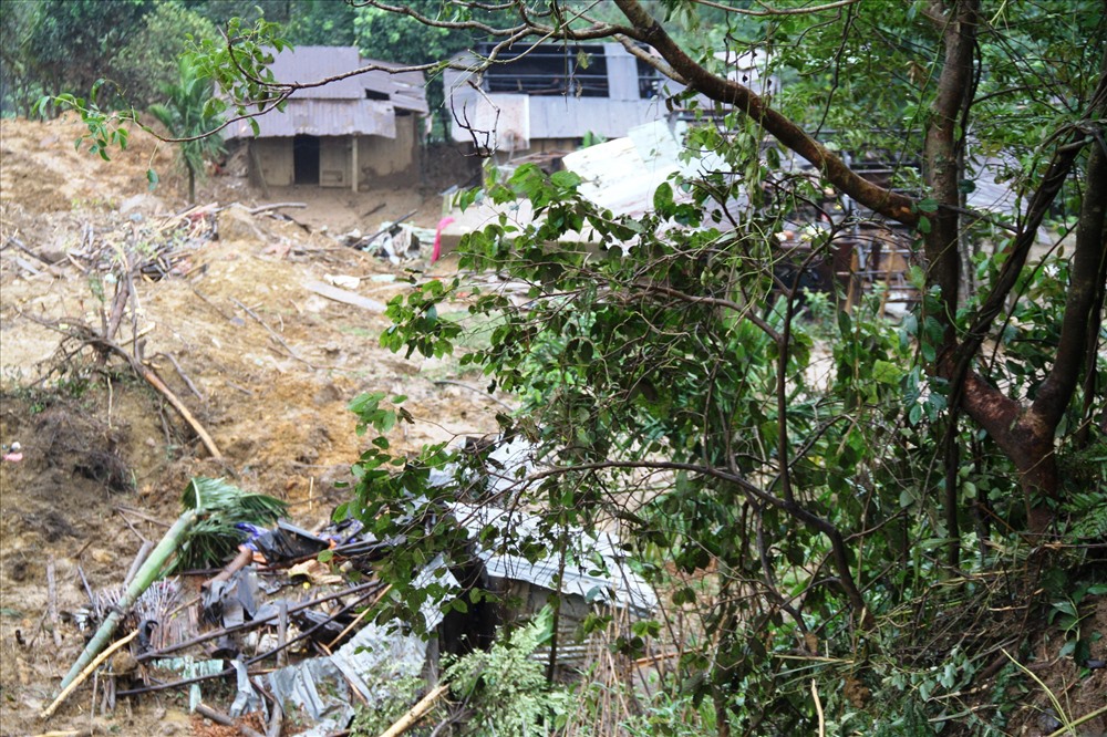 Ngôi làng gần như “kiệt quệ” sau trận lở núi lớn chưa từng thấy trong mấy chục năm qua đối với người dân xã Trà Vân. Ảnh: LP