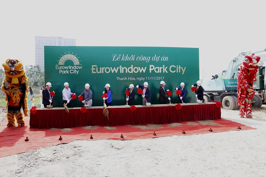 Đại diện chủ đầu tư và các nhà thầu chính thức khởi công xây dựng dự án Eurowindow Park City ngày 11.11.2017