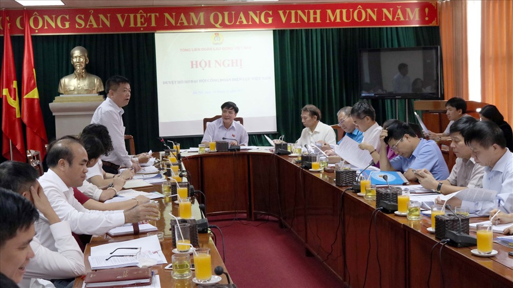 Chủ tịch CĐ ĐLVN Khuất Quang Mậu phát biểu tại buổi làm việc với Thường trực Đoàn Chủ tịch Tổng LĐLĐVN. Ảnh: N.L