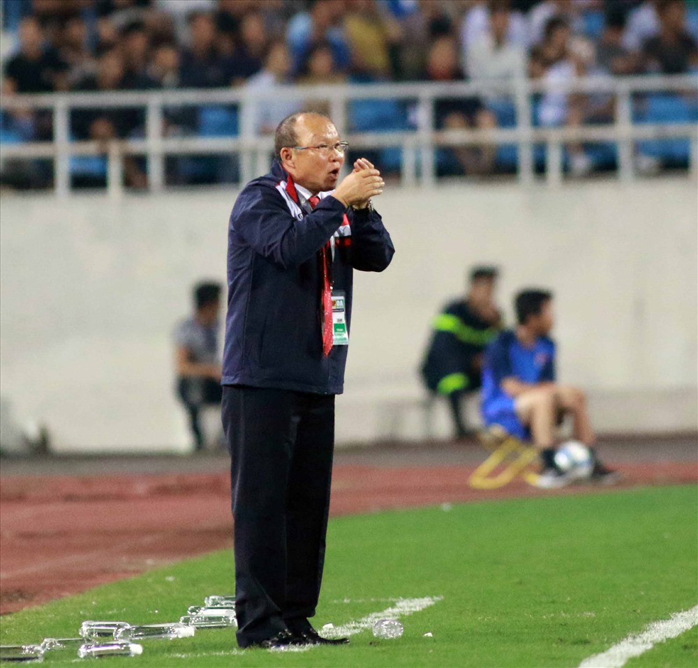 Nếu bóng không trúng cột dọc, ĐT Việt Nam đã thua và nhiều khả năng mất vé VCK Asian Cup 2019. Ảnh: H.A