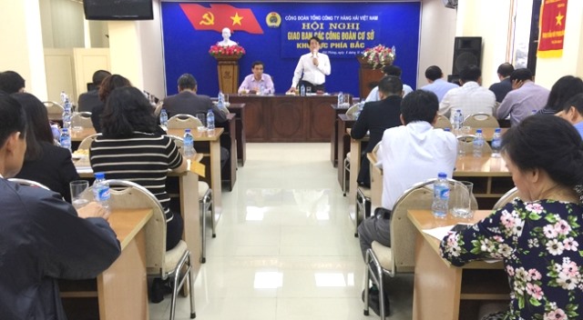 Đồng chí Lê Phan Linh - Chủ tịch CĐ TCty Hàng hải VN phát biểu chỉ đạo tại Hội nghị Giao ban các CĐCS khu vực phía Bắc. Ảnh: CĐ TCty Hàng hải VN cung cấp
