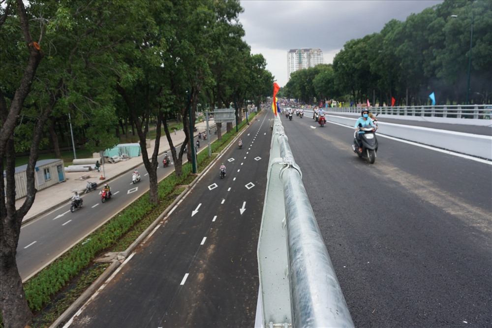 Nhánh cầu vượt Hoàng Minh Giám – Nguyễn Thái Sơn thông xe vào ngày 3.7 đã góp phần giảm ùn tắc giao thông khu vực này.