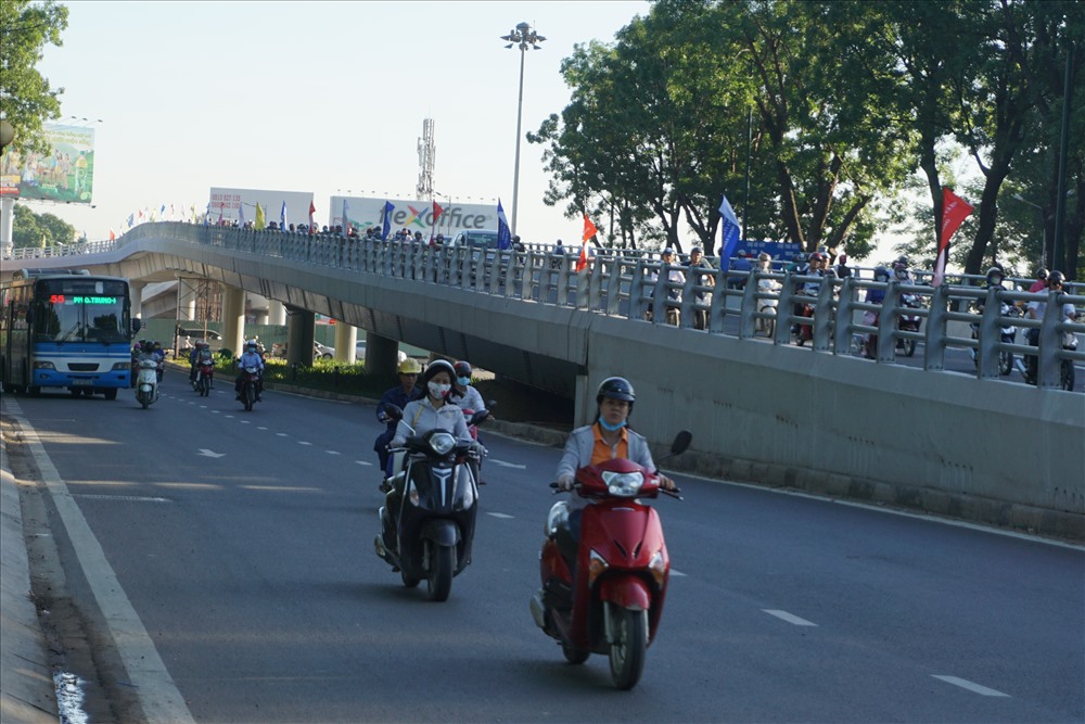 Dự án cầu vượt Nguyễn Thái Sơn - Nguyễn Kiệm được thực hiện theo lệnh khẩn cấp của Thủ tướng Chính phủ, là một trong những công trình trọng điểm giải tỏa ùn tắc giao thông khu vực sân bay Tân Sơn Nhất.