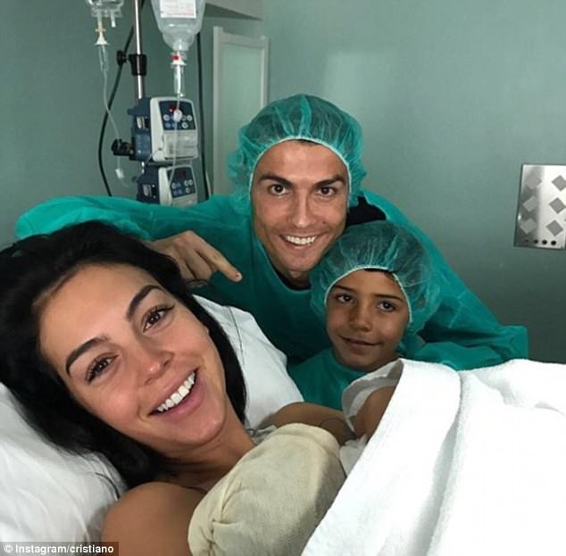 Ronaldo vừa lên chức cha lần thứ 4. Ảnh: Instagram.