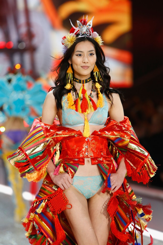 Đặc biệt, năm nay là sự đánh dấu của Victoria Secret tại thị trường châu Á nên những người mẫu châu Á cũng được chú trọng hơn hẳn, có 6 nàng mẫu Trung Quốc trong tổng số 63 thiên thần sẽ trình diễn trong show diễn được mong đợi nhất hành tinh. 