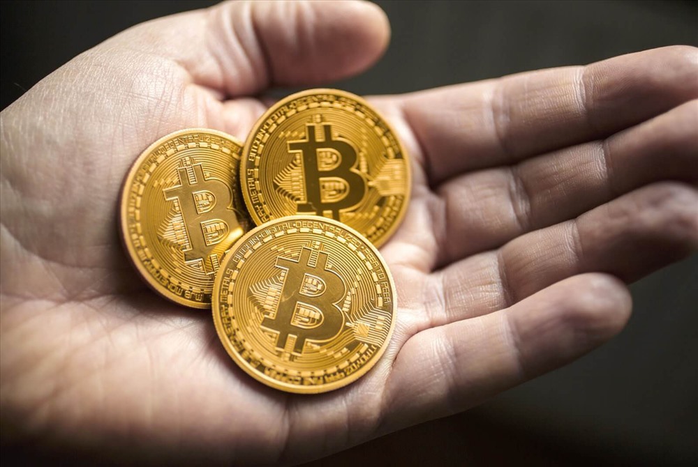 Đồng tiền bitcoin vẫn chưa được coi là hợp pháp ở Việt Nam, nhưng đang tạo ra cơn sốt đầu tư. Ảnh: T.L