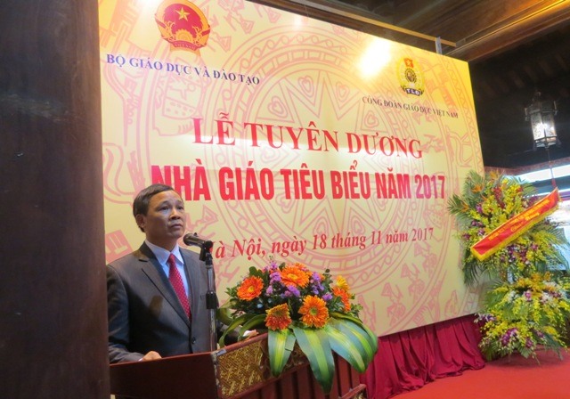 GS.TS Nguyễn Văn Sơn - Hiệu trưởng Trường Đại học Y Dược (Đại học Thái Nguyên) phát biểu tại buổi lễ. Ảnh: Xuân Trường