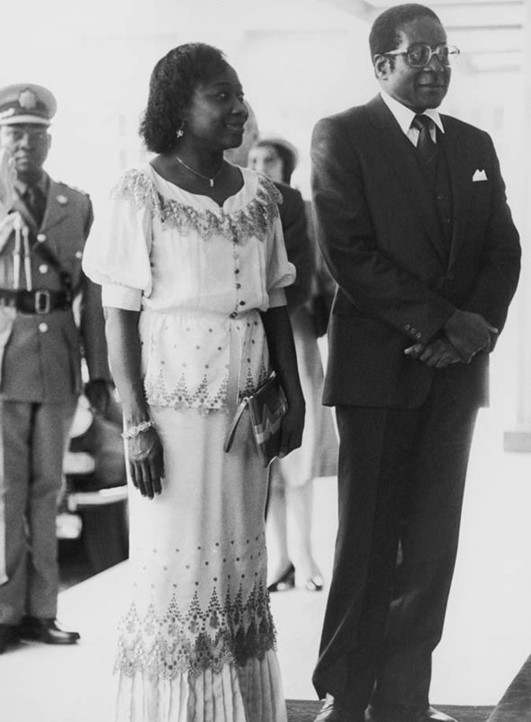 Tổng thống Robert Mugabe và người vợ quá cố. Ảnh: Getty