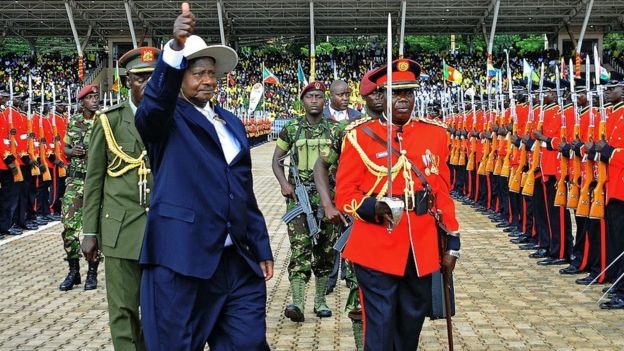 Yoweri Museveni bị cáo buộc muốn làm tổng thống trọn đời. Ảnh: AFP