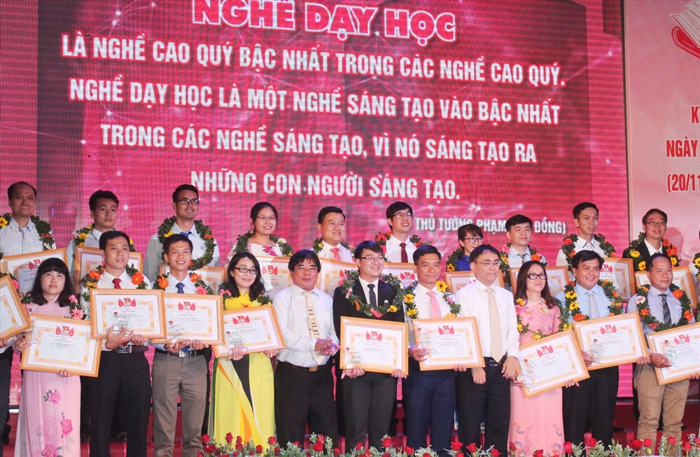 Tuyên dương và trao giải thưởng “Nhà giáo trẻ tiêu biểu TP. Hồ Chí Minh” năm 2017