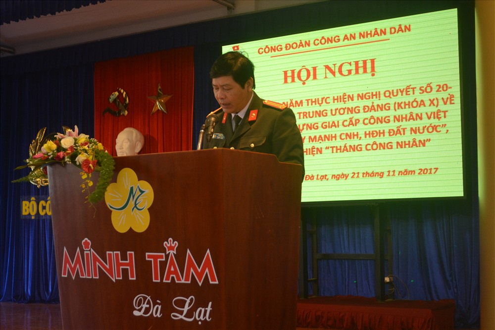 Đồng chí Trung tá Vũ Mạnh Hà- Chủ tịch Công đoàn CAND, phát biểu tại hội nghị.
