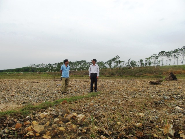 Sau trận lũ lịch sử, nhiều diện tích đất nông nghiệp của bà con xã Ngọc Phụng, huyện Thường Xuân (Thanh Hóa) bị đất đá vùi lấp không thể canh tác được. (Ảnh: HT)