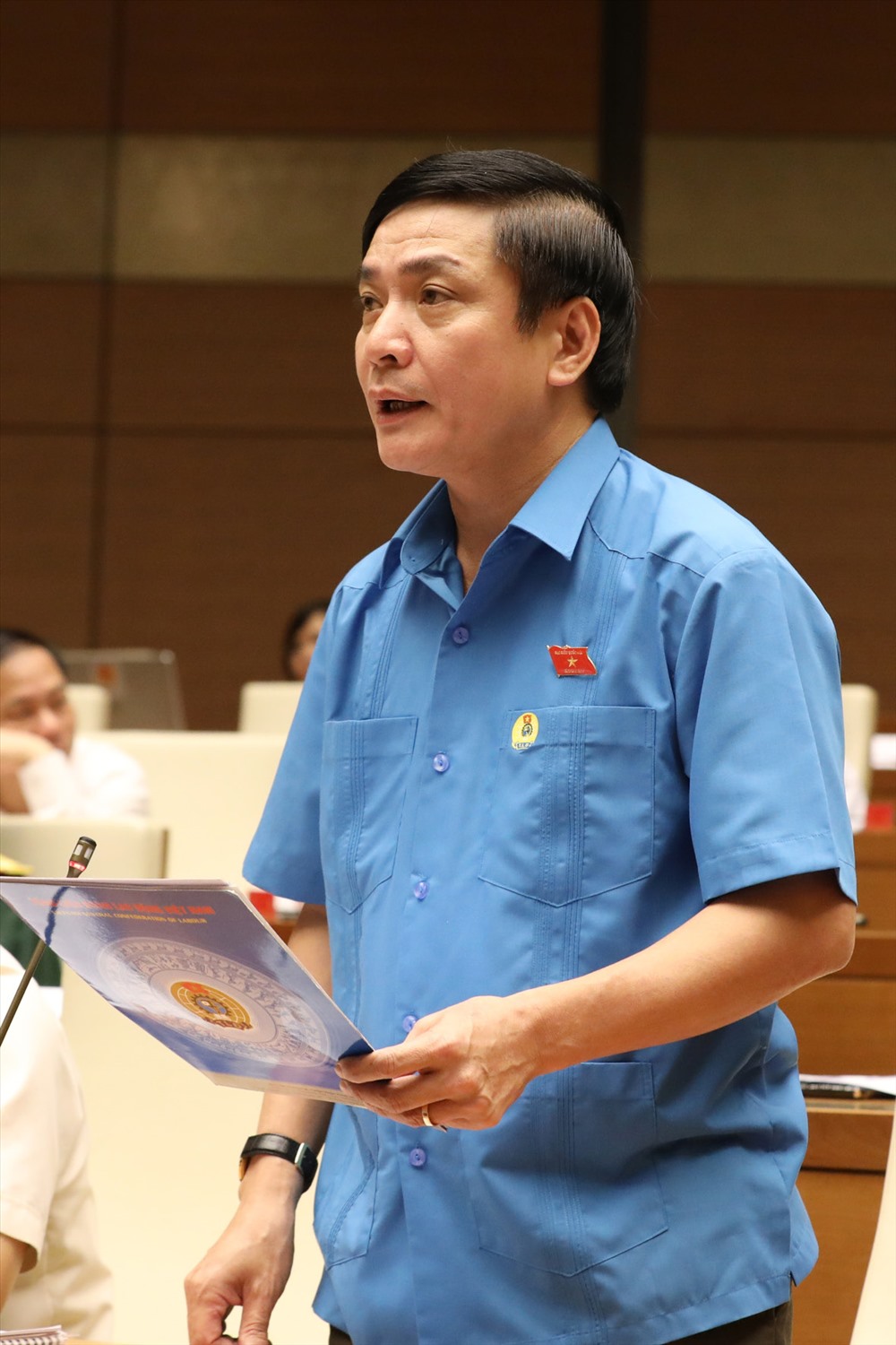 Chủ tịch Tổng LĐLĐVN Bùi Văn Cường phát biểu tại kỳ họp thứ 4, Quốc hội khóa XIV. Ảnh: Hải Nguyễn