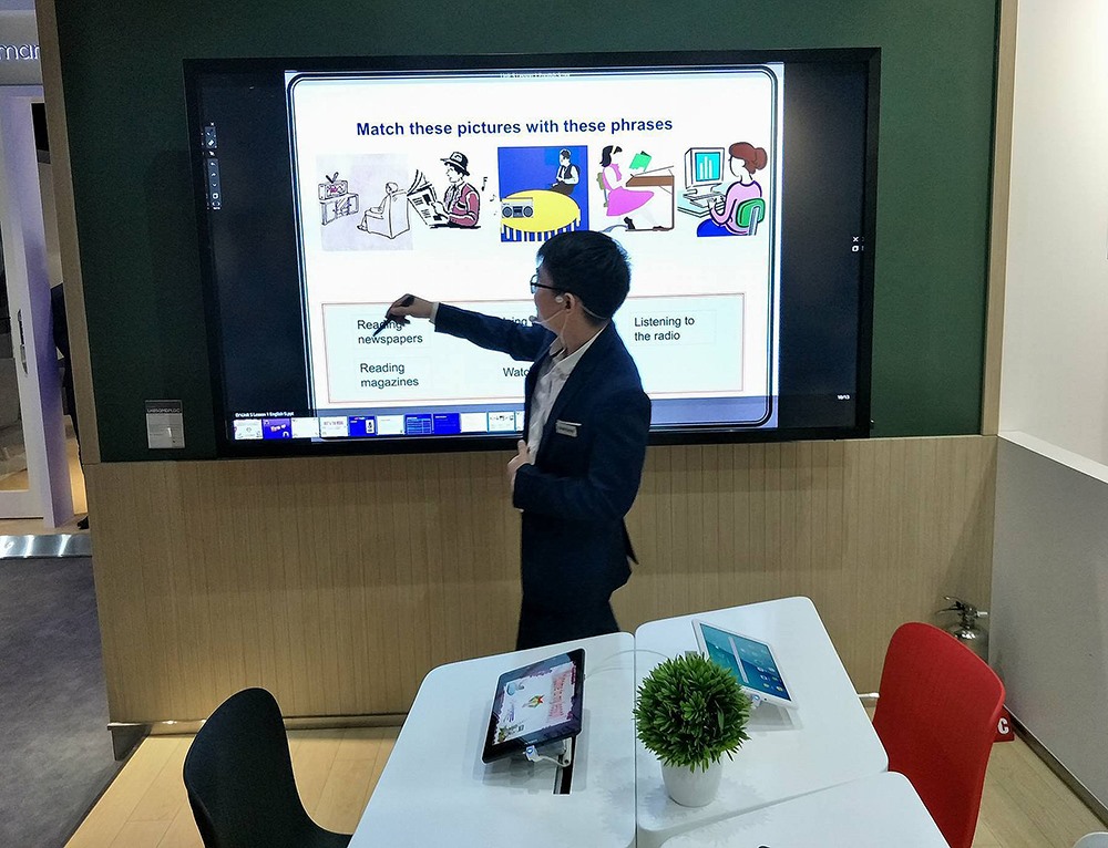 Mô hình giải pháp lớp học thông minh trong Trung tâm giải pháp doanh nghiệp lớn nhất Đông Nam Á của Samsung đặt tại TP.HCM (ảnh: PK).