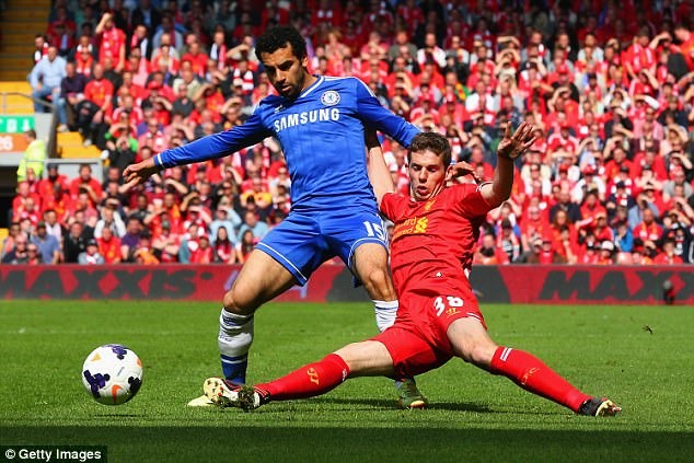 Mohamed Salah (áo xanh) khi còn khoác áo Chelsea. Ảnh: Getty Images.