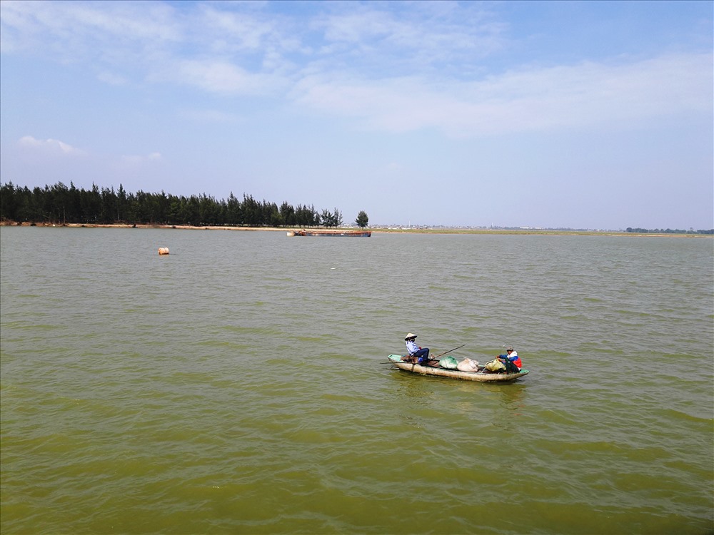 Phong cảnh sông nước hữu tình trên sông Lam. Ảnh: Hải Đăng