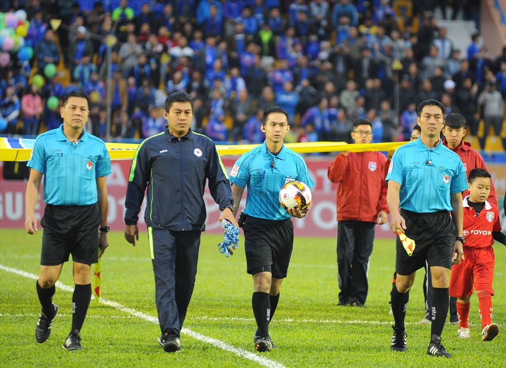 Do tính chất căng thẳng của trận Than Quảng Ninh - Hà Nội FC, VPF tiếp tục thuê trọng tài ngoại cầm còi.