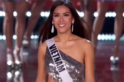 Đại diện Việt Nam trên sân khấu Miss Universe 2017 