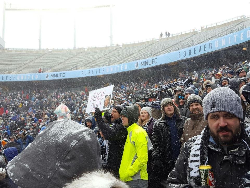 Người hâm mộ Minnesota cũng hưởng ứng phong trào “Wenger Out“.