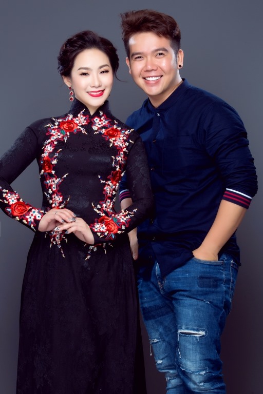 Áo dài thêu nổi
