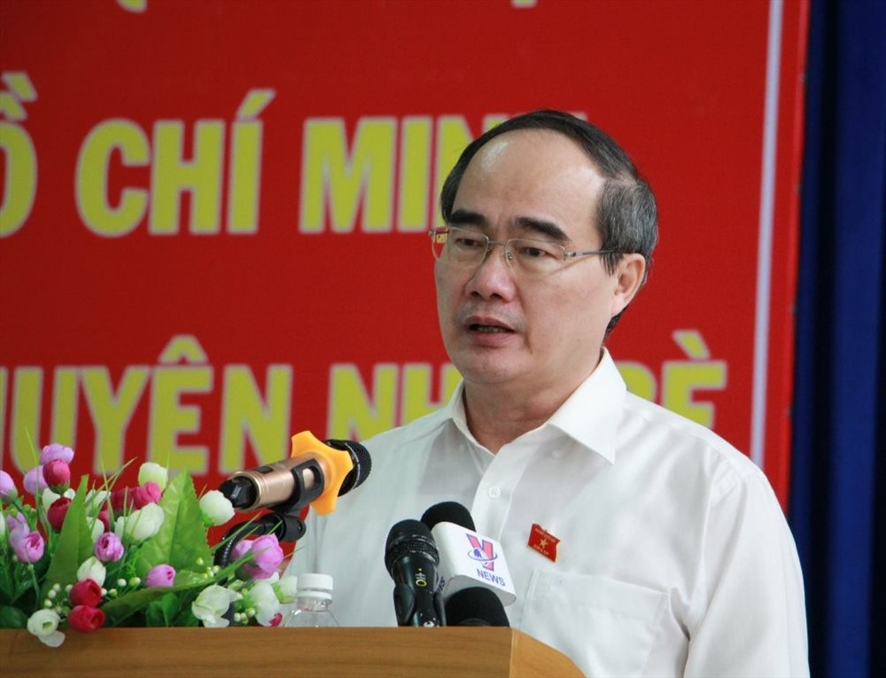Bí thư Thành ủy TPHCM Nguyễn Thiện Nhân phát biểu tại buổi tiếp xúc cử tri huyện Nhà Bè.