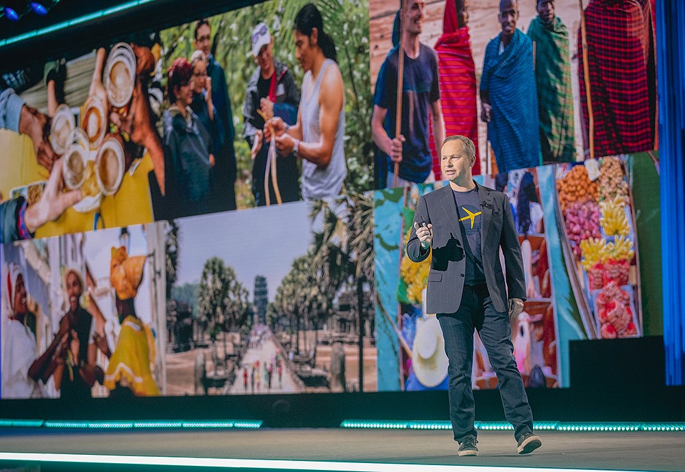 Mark Okerstrom - Chủ tịch kiêm tổng giám đốc của Expedia - nói về khả năng kết nối, truyền tải mạnh mẽ của điện toán đám mây mà doanh nghiệp này ứng dụng.