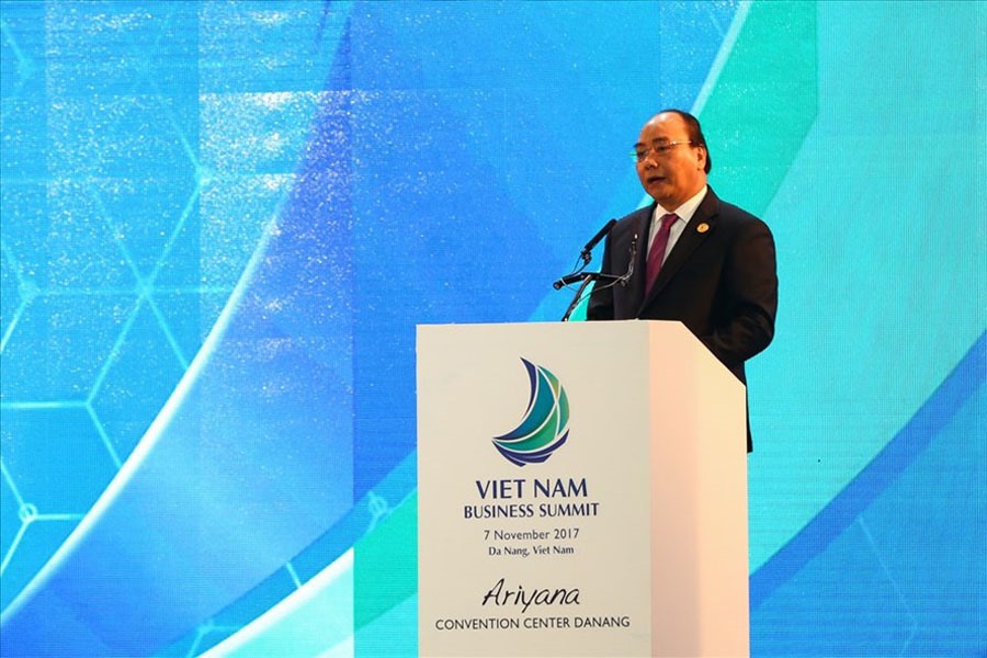 Thủ tướng Nguyễn Xuân Phúc phát biểu tại Hội nghị Thượng đỉnh Kinh doanh Việt Nam ngày 7.11. Ảnh: SƠN TÙNG