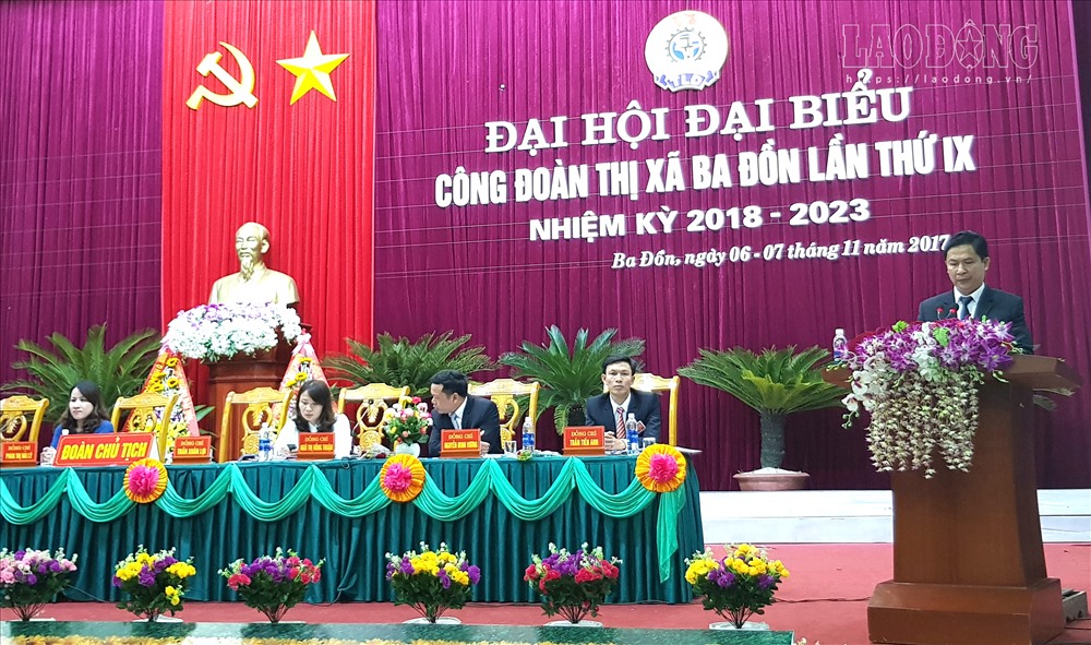 Đồng chí Trần Xuân Lợi tái đắc cử Chủ tịch LĐLĐ thị xã Ba Đồn nhiệm kỳ 2018 - 2023. Ảnh: Lê Phi Long