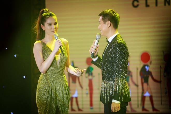 MC Nguyên Khang có dịp giao lưu cùng người đẹp Ngọc Trinh tại Hà Nội. 