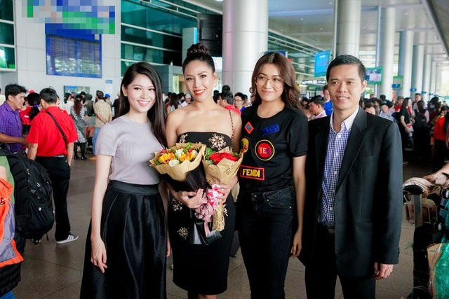 Cùng ra đón Nguyễn Thị Loan có Á hậu Thùy Dung, Á hậu Lệ Hằng và trưởng ban tổ chức Hoa hậu Hoàn vũ Phạm Ngọc Nhật