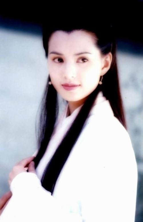 Lý Nhược Đồng hóa thân thành Tiểu Long Nữ trong Thần điệu đại hiệp năm 1995