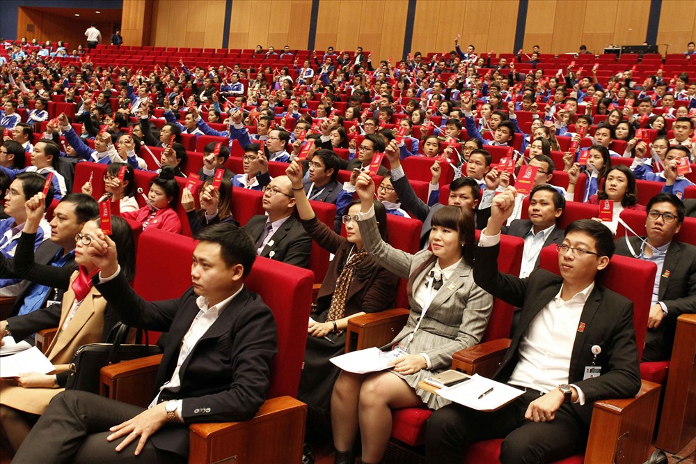 Đại biểu Đại hội biểu quyết thông qua Đề án xây dựng Ban Chấp hành Trung ương Đoàn khoá XI. Ảnh Bảo Anh