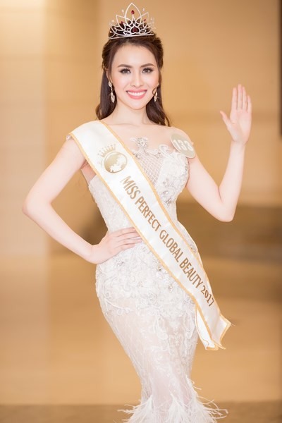Thư Dung - Hoa hậu Sắc đẹp Hoàn mỹ toàn cầu