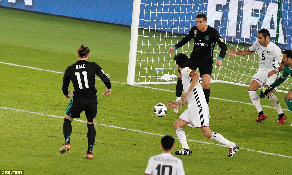 Gareth Bale đã ghi bàn ngay ở pha chạm bóng đầu tiên. Ảnh: Reuters.