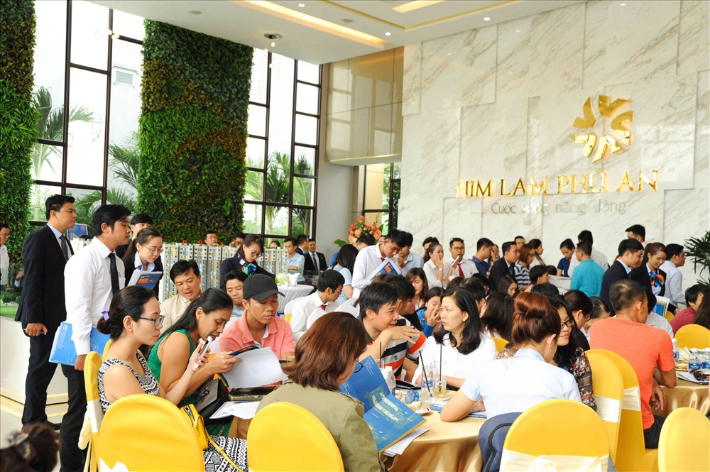 Him Lam Phú An quận 9 thu hút rất đông khách hàng trẻ trong ngày mở bán vì giá  cả hợp lý cùng lịch thanh toán linh hoạt