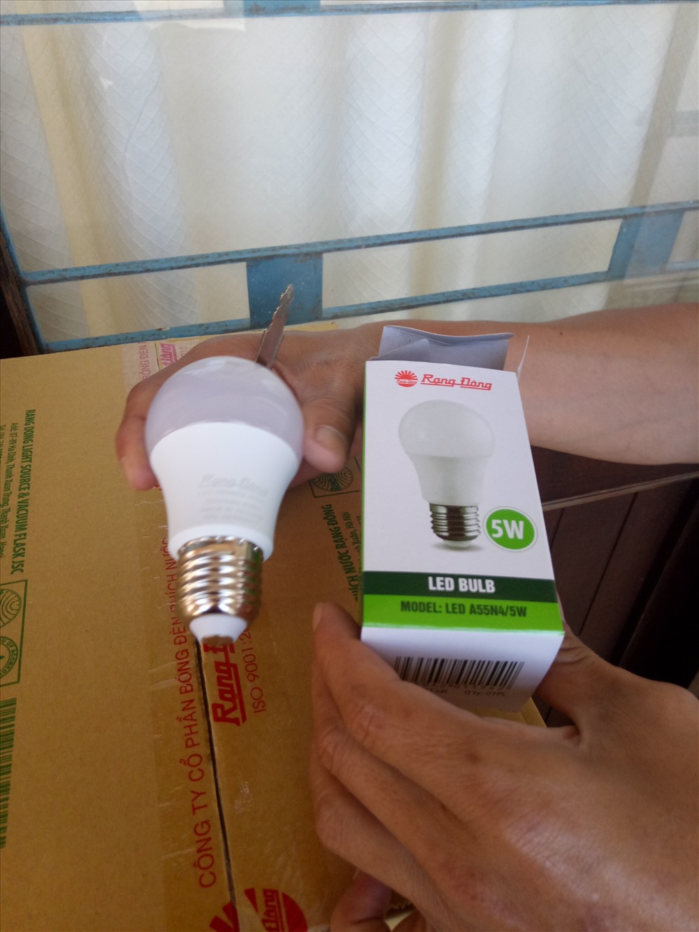 Đây là những bóng đèn tiết kiệm điện giúp người dân tiết kiệm thêm điện năng. 