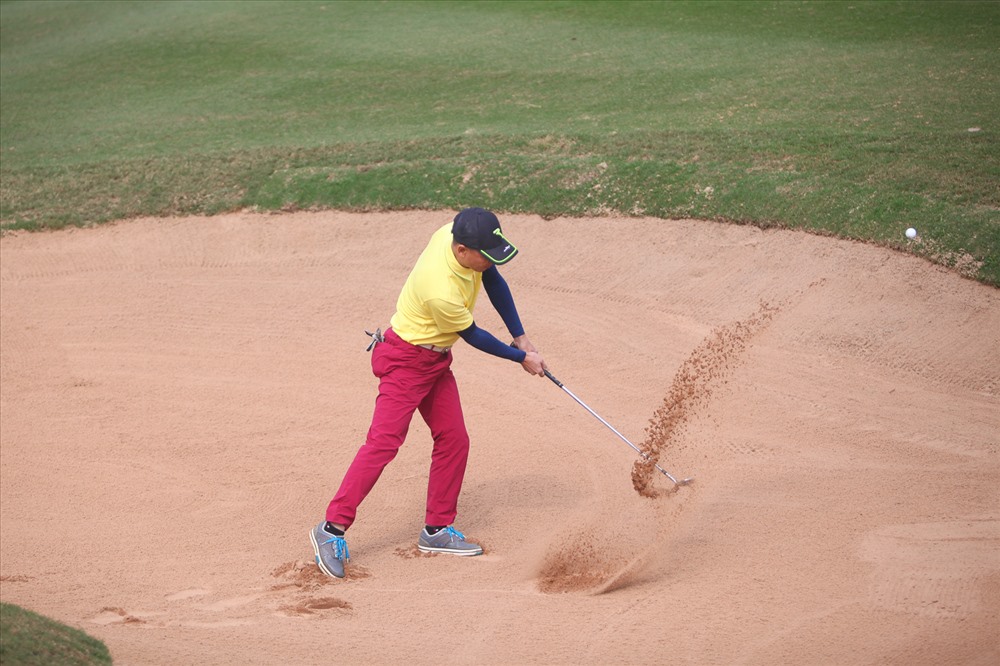 Những cú đánh golf từ hố cát.