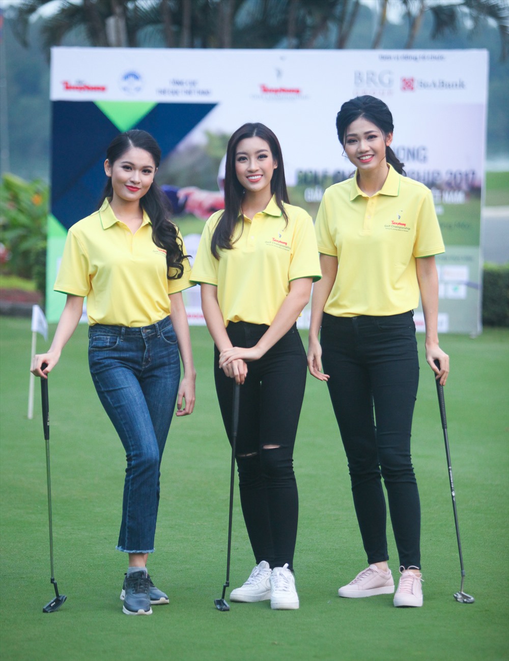 Á hậu Thuỳ Dung sẽ là một trong hai MC chính của đêm Gala trao giải vào tối 16.12. Giải Golf Tiền Phong Championship 2017 chính là cơ hội để cô phát huy năng khiếu của mình. 
