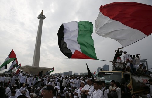Đây là cuộc biểu tình lớn nhất ở Indonesia kể từ khi ông Donald Trump công nhận Jerusalem là thủ đô Israel. Ảnh: Reuters