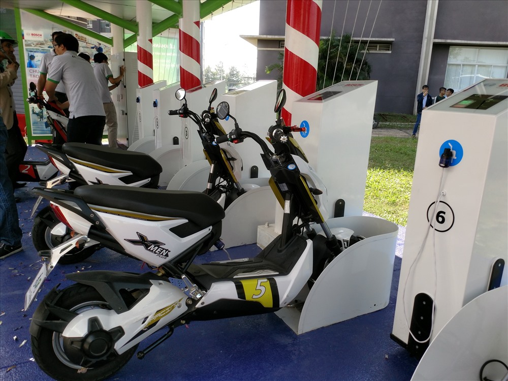 Một mô hình xe máy điện cộng đồng triển khai thí điểm ở một trường ĐH tại Bình Dương.  Ảnh: M.Q
